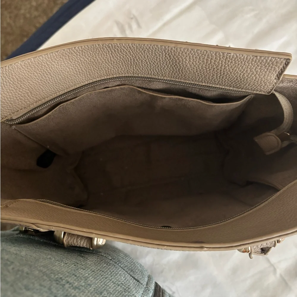 Elegant Tan Handbag